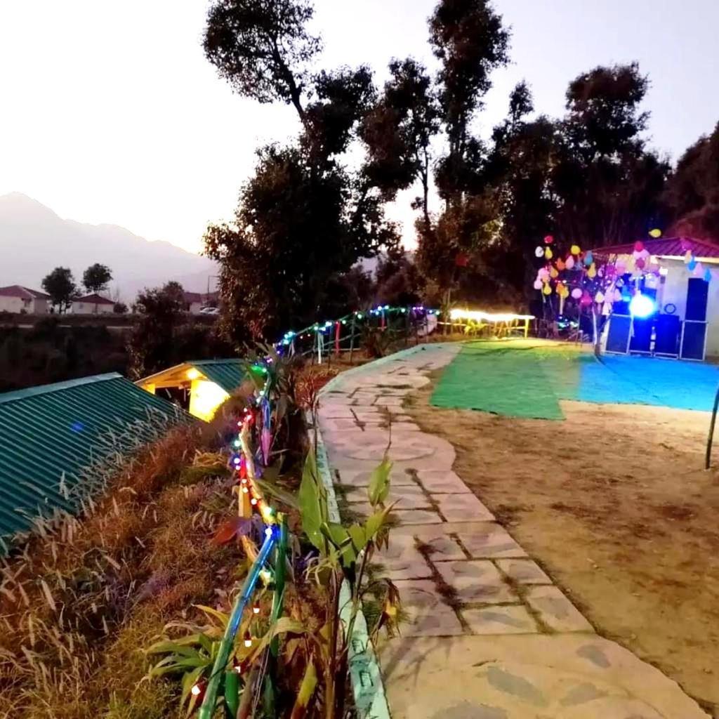 Drona Hills Resorts Kanatal Ngoại thất bức ảnh