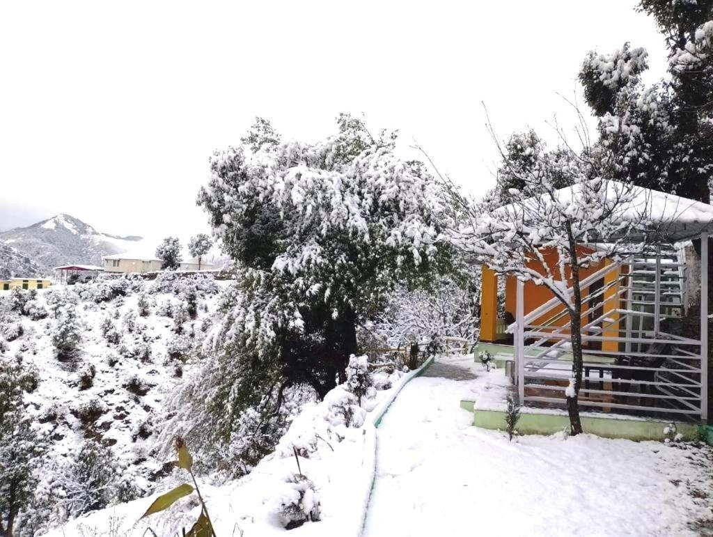 Drona Hills Resorts Kanatal Ngoại thất bức ảnh