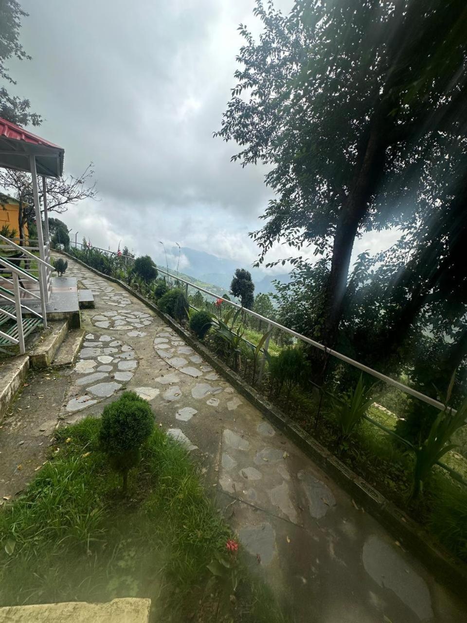 Drona Hills Resorts Kanatal Ngoại thất bức ảnh